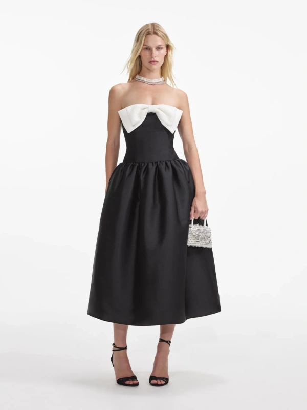 Classic Black Dress, The Perfect Blend of Elegance and Fashion